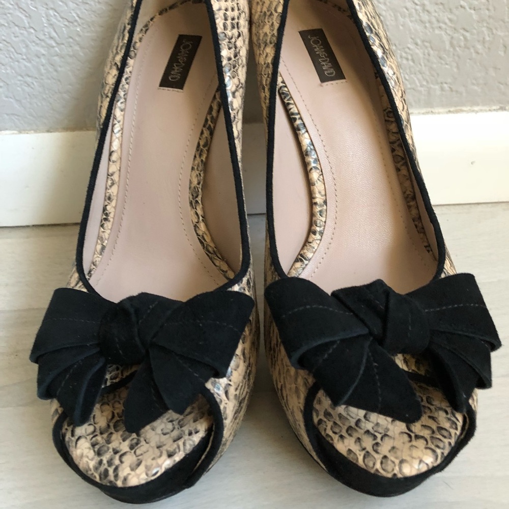 Joann and David snakeskin heels that make a point